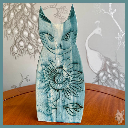 Carn pottery cat ornament - carn, i
