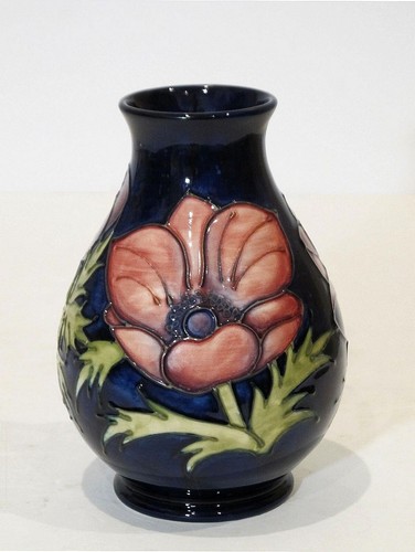 Walter moorcroft anemone - ,